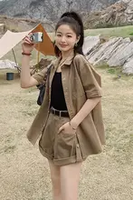 カーキ色のファッショナブルな女性用ワイドシャツとショートパンツ【夏用・韓国風・ゆったりサイズ・おしゃれ】（セットアップ対応）