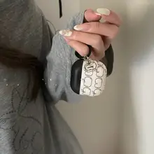 黒い線描きのアップル用AirPods保護ケース【マット仕上げ・デザイン】（セットアップ対応）