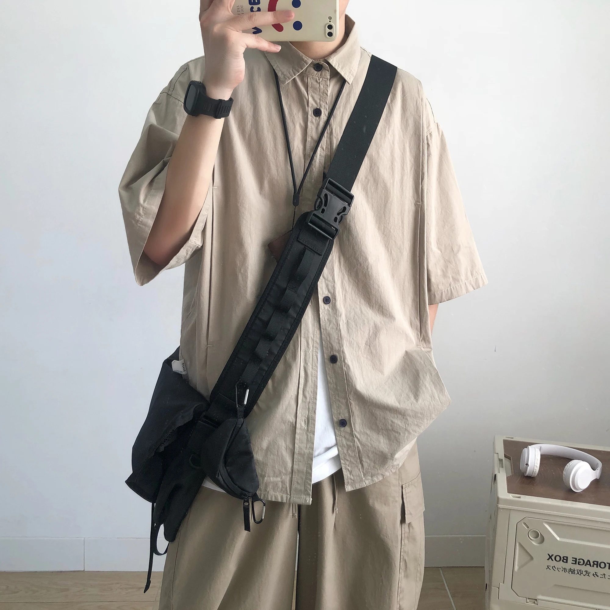オフィスカジュアルのtシャツはどう選ぶ？工装風の半袖シャツが夏の通勤に与える変化とは