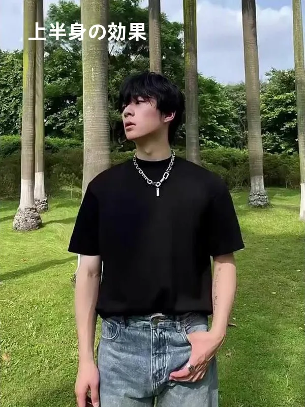 白黒Tシャツを選ぶべきタイミングは？実は「シンプルな白と黒」が今、最もリアルなファッションに勝っている