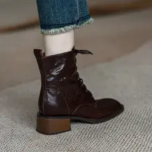 トレンドのレディースレースアップショートブーツ【ソフトラムスキン・太ヒール・英倫風】