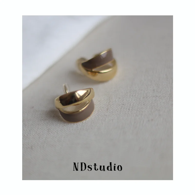 優雅なドロップグレーズ仕上げのサークルバーベルイヤリング【穴あけ不要・レトロデザイン】