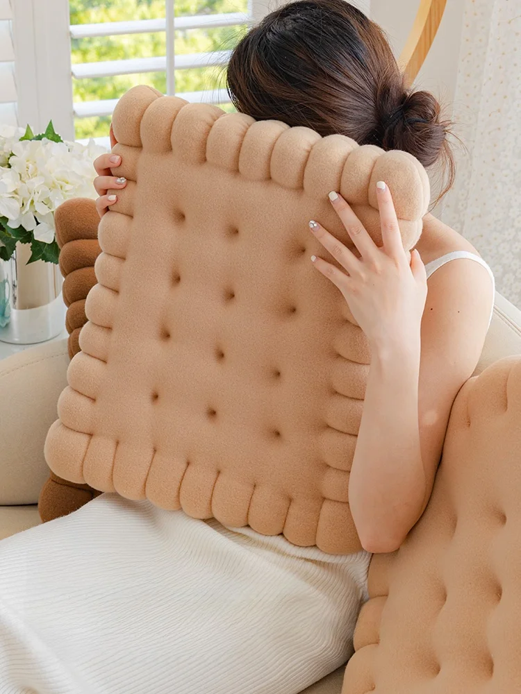 おしゃれなクッションを選  ぶには？クッキー型デザインの座布団が「くつろぎ」を生み出す理由