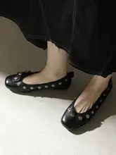 レトロスタイルのフラワーローファーシューズ【全皮製・快適なフラット・バレエシューズ】