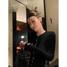 重厚感のある多ボタンニットカーディガン【フィット感・ストレッチ素材】