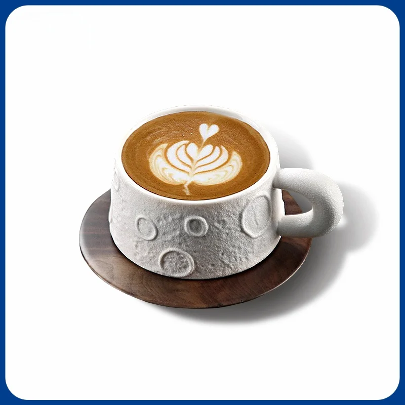 高級陶器製月球デザインのコーヒーカップとソーサー：デザインと機能のバランスを重視した日常使い