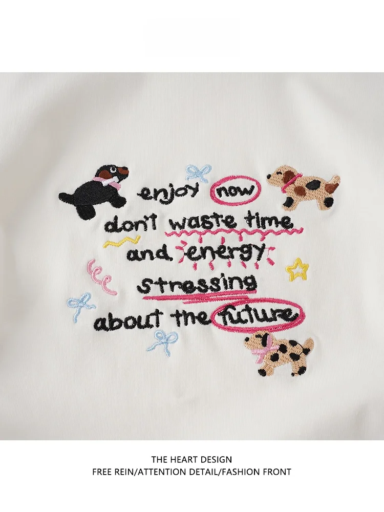 刺繍ワンポイントTシャツ：カジュアルな長袖デザインで春・秋を彩る