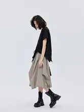 アシンメトリータックデザインのハイウエストフレアスカート【ウエストゴム・中長丈・不規則なデザイン】