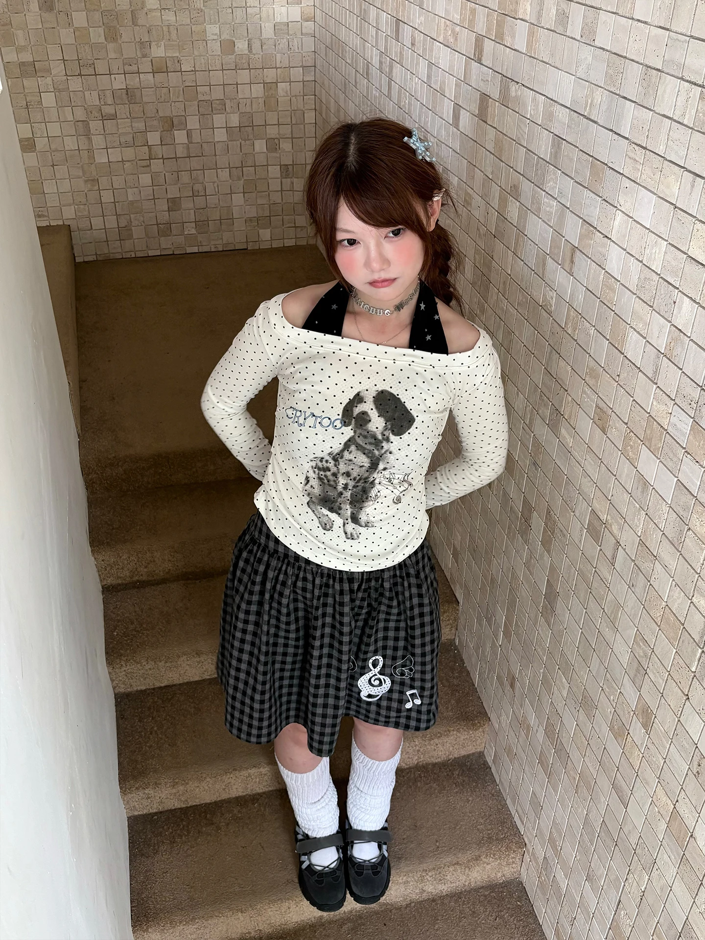 おしゃれな白いアイコンをどう選ぶ？かわいいデザインが通勤にも合うトップスの選び方