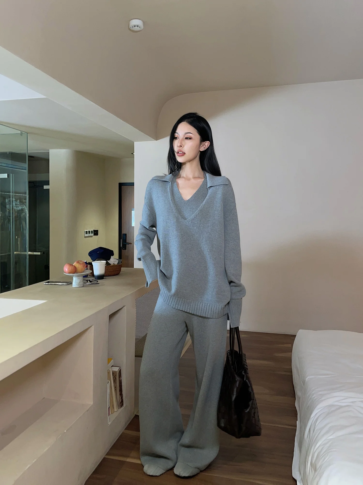 40  代のオフィスファッションで「柔らかさ」と「耐久性」を両立するには？