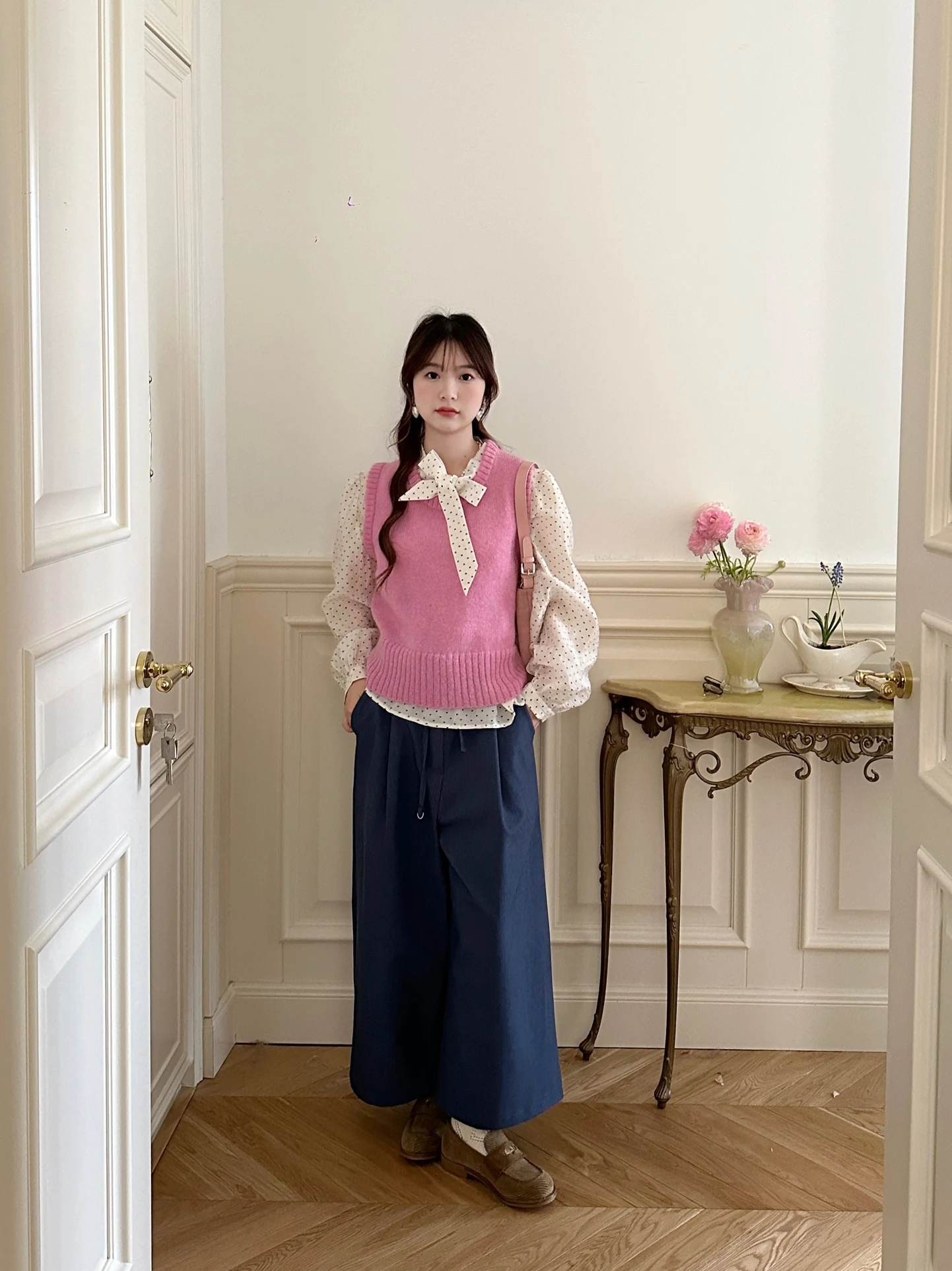 小柄な女の子が着こなす、通勤風のワイドレッグパンツはどう選ぶ？