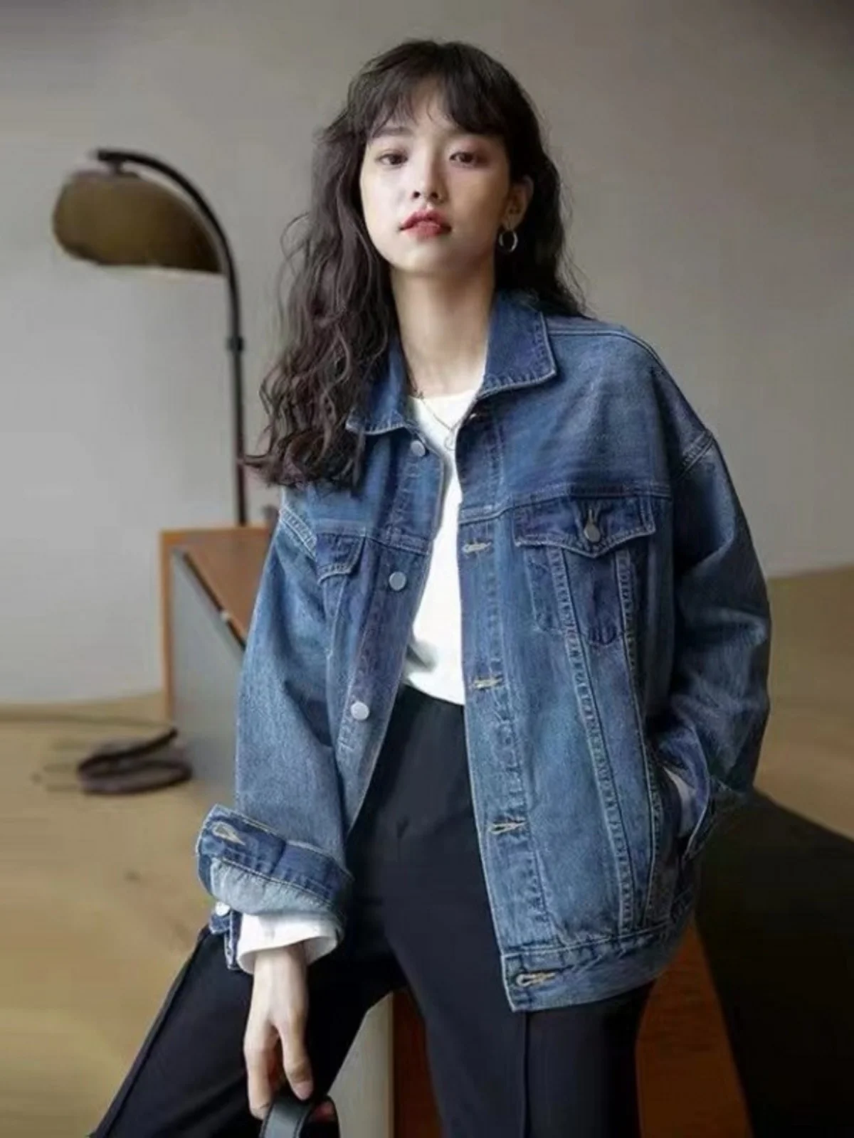 大人可愛い服 50代コーデ | シルエット・色・質感の3原則で失敗しない着こなし