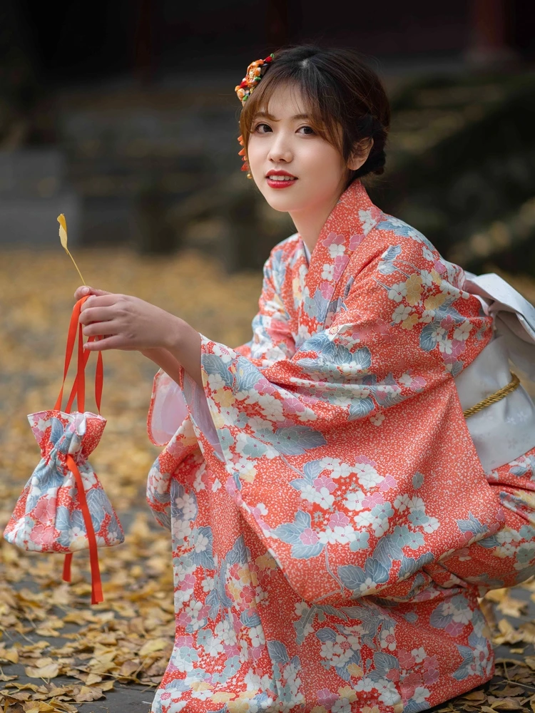 さくら服を選ぶべき時期はいつ？そして、どのブランドが本当の「心の癒し」を届けるのか？