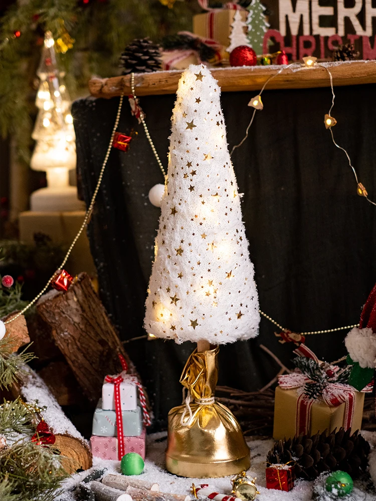保育園の子どもに贈るクリスマスプレゼント、光るツリーが一番？