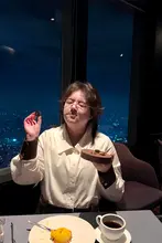 秋にぴったりの大きいサイズ シンプルな学院風シャツとスカートの二重構成（セットアップ対応）