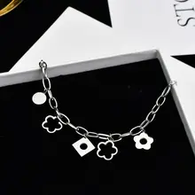 華やかさを演出する！オープンフラワーデザインのブレスレット【チタン製・ローズゴールド仕上げ・カジュアルアクセサリー】