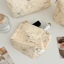 優しいベージュの布製化粧ポーチ【リボンデザイン・化粧品収納用・小型】