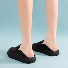 全ブラックの快適オフィスシューズ【厚底・防滑防水・簡単脱ぎ履き】