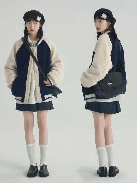 バイカラーのミルクブルーのフェイクシープワッペンスタイルボンバージャケット【極上の柔らかさ・冬用】