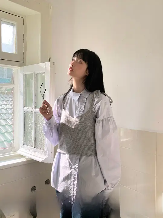 春夏用 グレーのニットキャミソール【調節可能なリボン付き・重ね着スタイル】