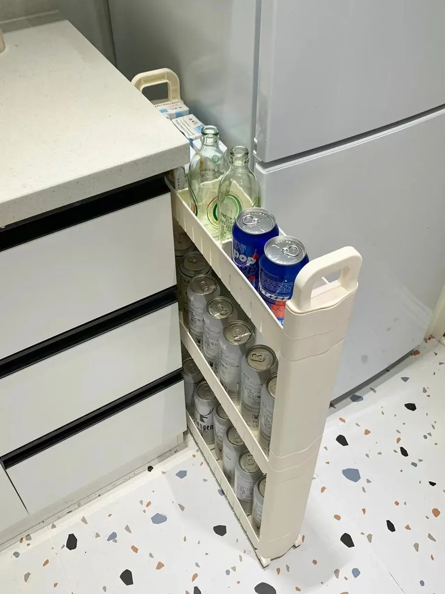 スリムデザインのキッチン用缶ラック：隙間収納に最適な多層キャビネットの実用性解析
