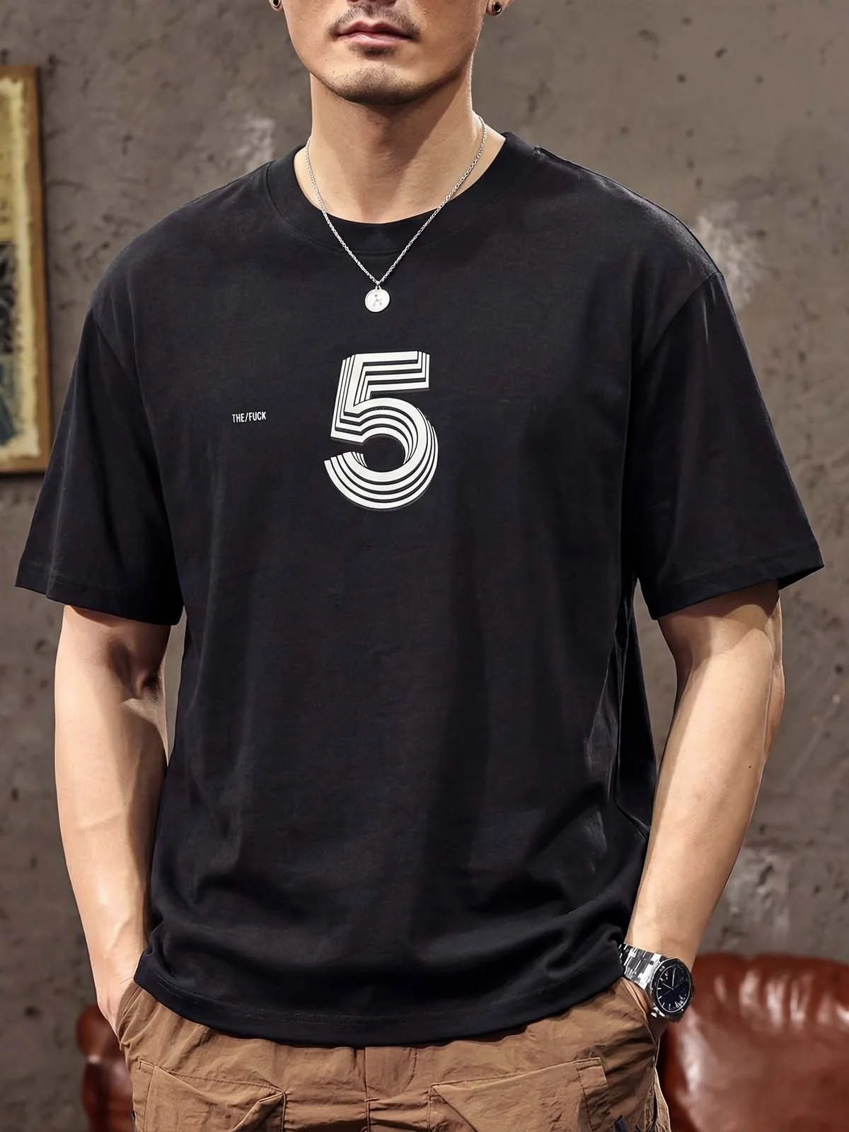 バンドカラーシャツ おじさん ロゴプリント半袖Tシャツの実用性と着用ガイド
