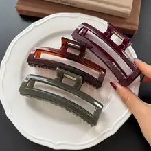 モランディカラーの大きな樹脂製スクエアヘアクリップ【空いているデザイン・お団子ヘア用】