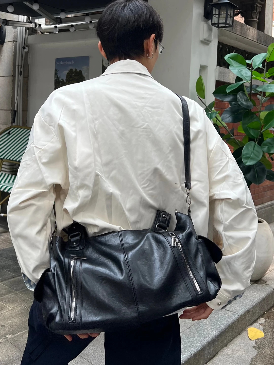 ユニセックストートバッグ：シンプルレザーで街のスタイルを整える