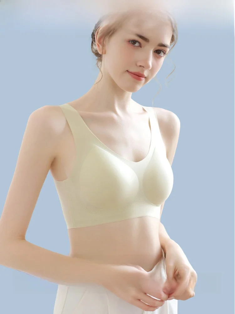 ノンワイヤーブラの通気性と快適性を実証するMiiOWの夏用モデル