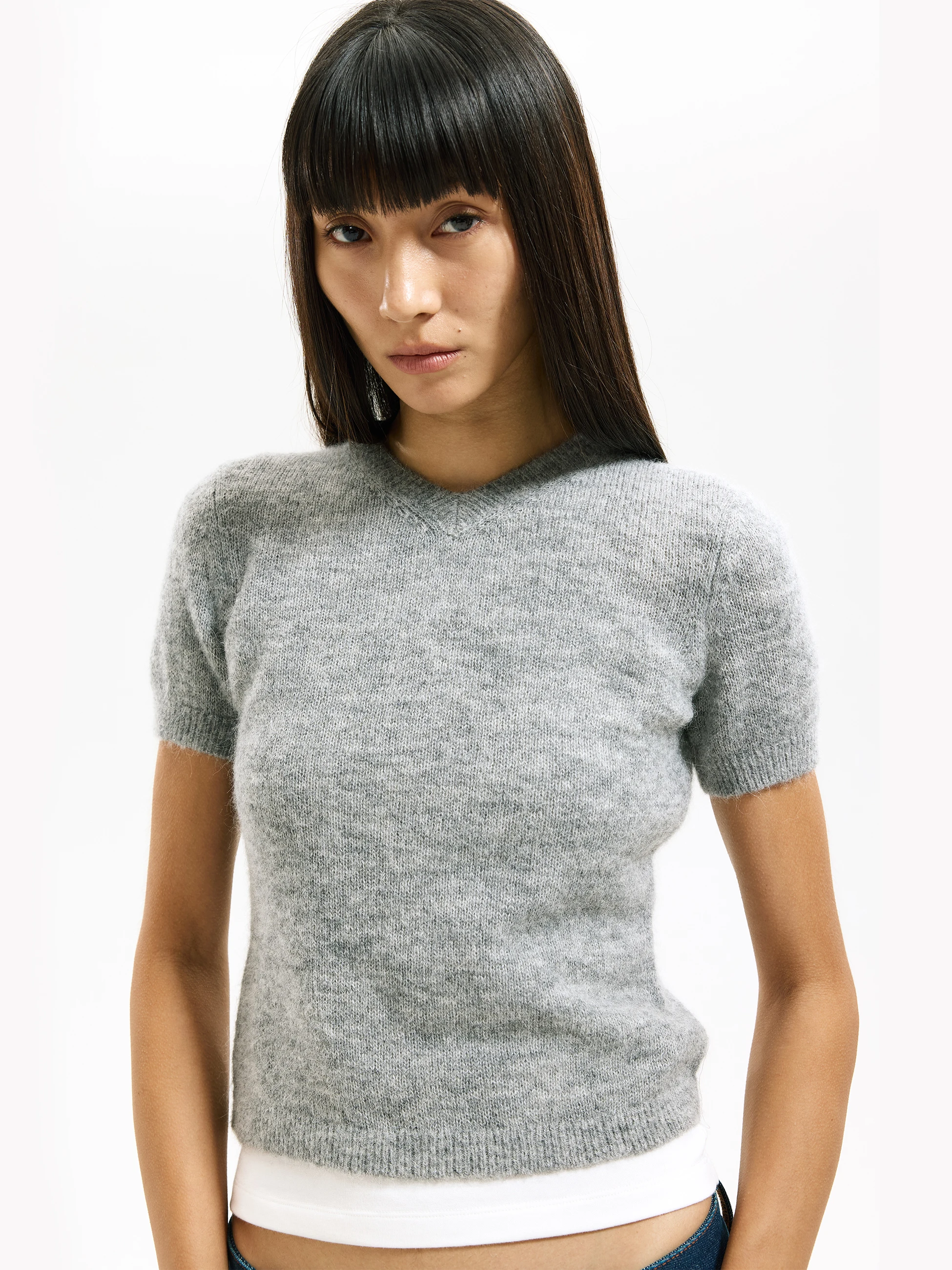レディースサイズ40に合う服は？Vネック半袖ニットセーターが解決するリアルな悩み