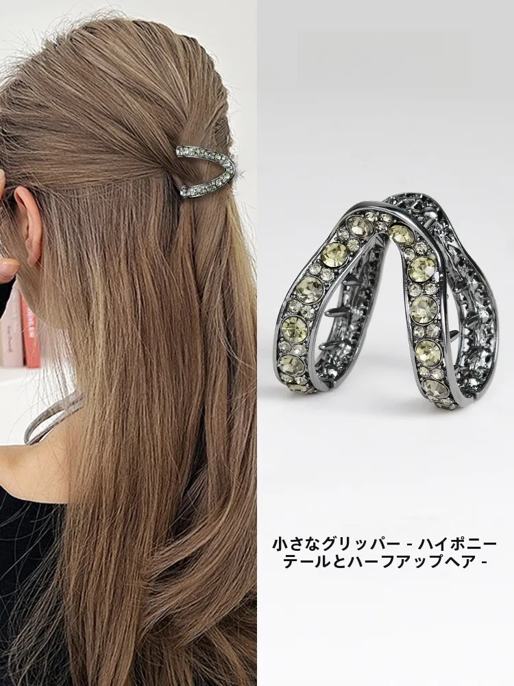 短髪用ハーフアップクリップ：簡単アレンジで顔のバランスを整える