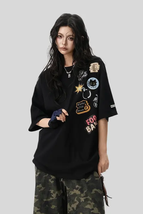 刺繍バッジ付きオーバーサイズTシャツ【ユニセックス・カジュアル・夏用】