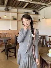 カーディガンとプリーツミニスカートのコーディネート【韓国風・スタイルアップ・ふわふわニット】（セットアップ対応）