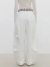 立体的なプリーツデザインのゆったりとしたカーゴパンツ【カジュアルスタイル・フィット】