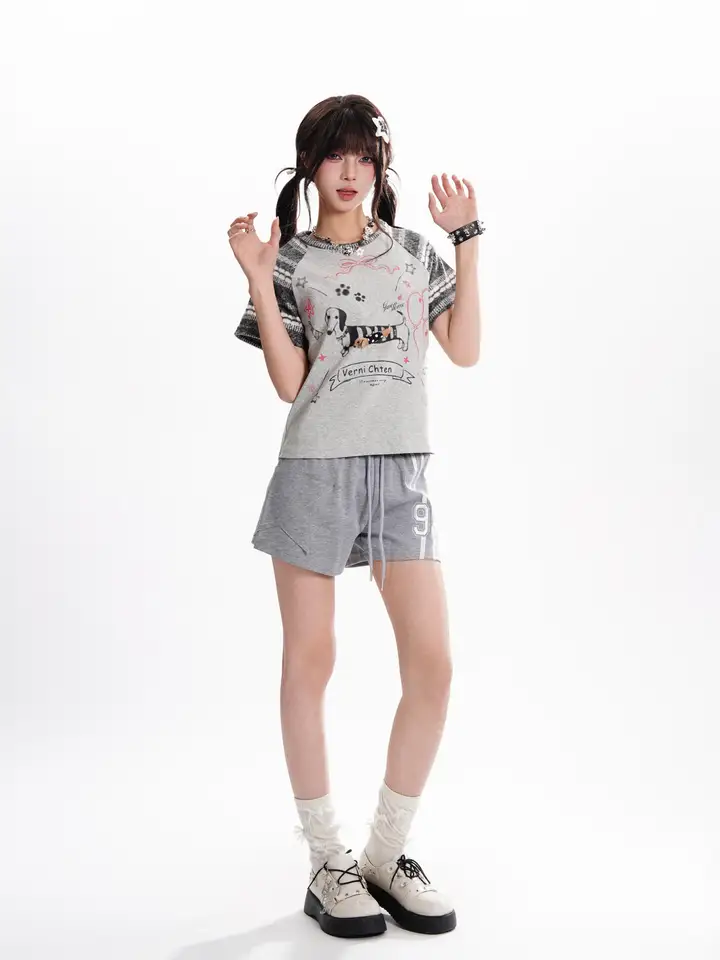 カジュアルなカートゥーン ダックスフンド柄の短袖Tシャツ【女性用・パフスリーブ・スリム効果】
