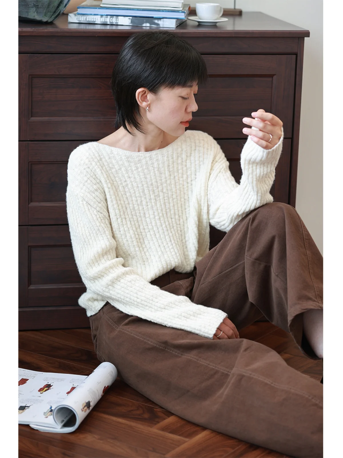 極上の柔らかさ！全羊毛製レトロデザインのラウンドネックニットセーター【ふんわりした肌触り・秋冬用】