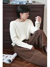 極上の柔らかさ！全羊毛製レトロデザインのラウンドネックニットセーター【ふんわりした肌触り・秋冬用】
