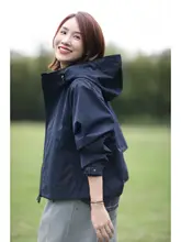 アウトドア用撥水加工フード付きジャケット【女性用・春用・スタイリッシュデザイン】