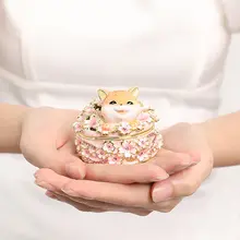 桜の柴犬デザインのジュエリーボックス【指輪やピアスの収納に最適・新婚祝いにも】