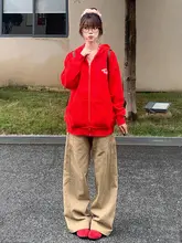 カジュアルな雰囲気の大人女子向けカーキ色ローボトムデニムパンツ【秋用・ストレート・ワイドシルエット】（セットアップ対応）