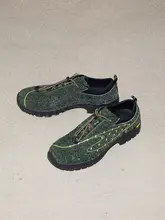 苔むしたハイキングシューズ【軽量・通気性・アウトドア用】