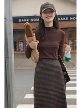 白色 ハイネック長袖Tシャツ【女性用・スリムフィット・秋春用・黒のインナーに最適】