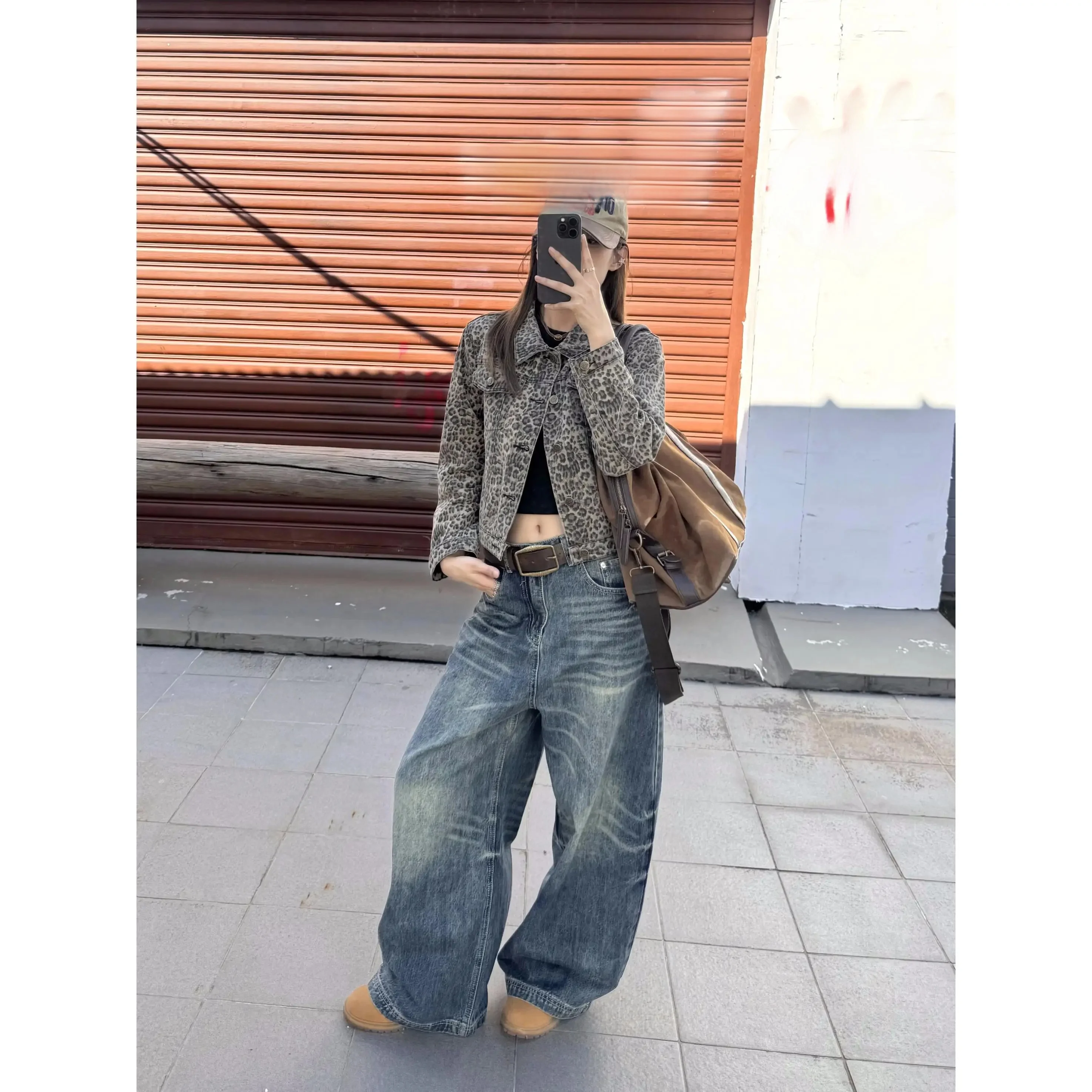 きれいめ ストリート パンツ：レトロブルーのワイドレッグデニムが実際どうなのか