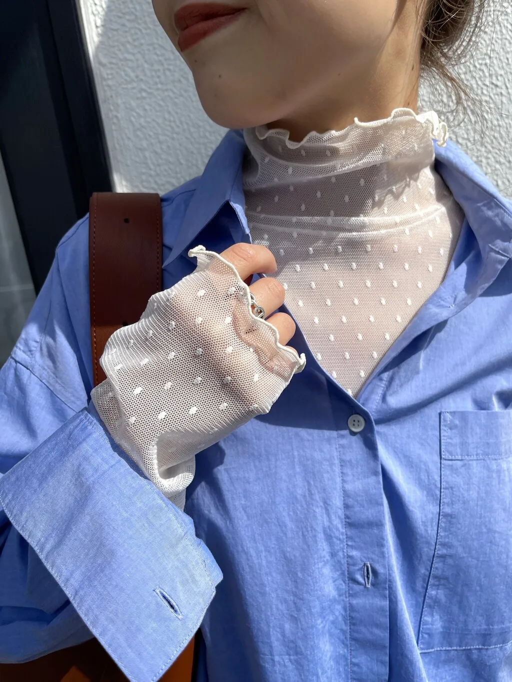 レース刺繍のハイネック長袖インナー：見えてもいいインナーの透けにくい色選び方
