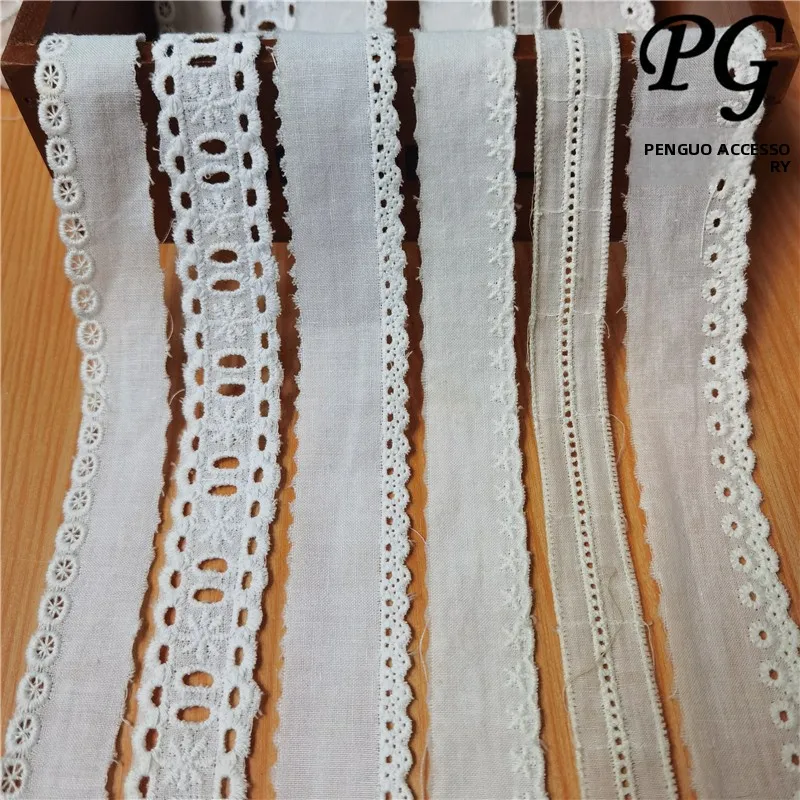 DIYエプロンの作り方：白色コットン刺繍レース生地で簡単な配色ステッチを実現
