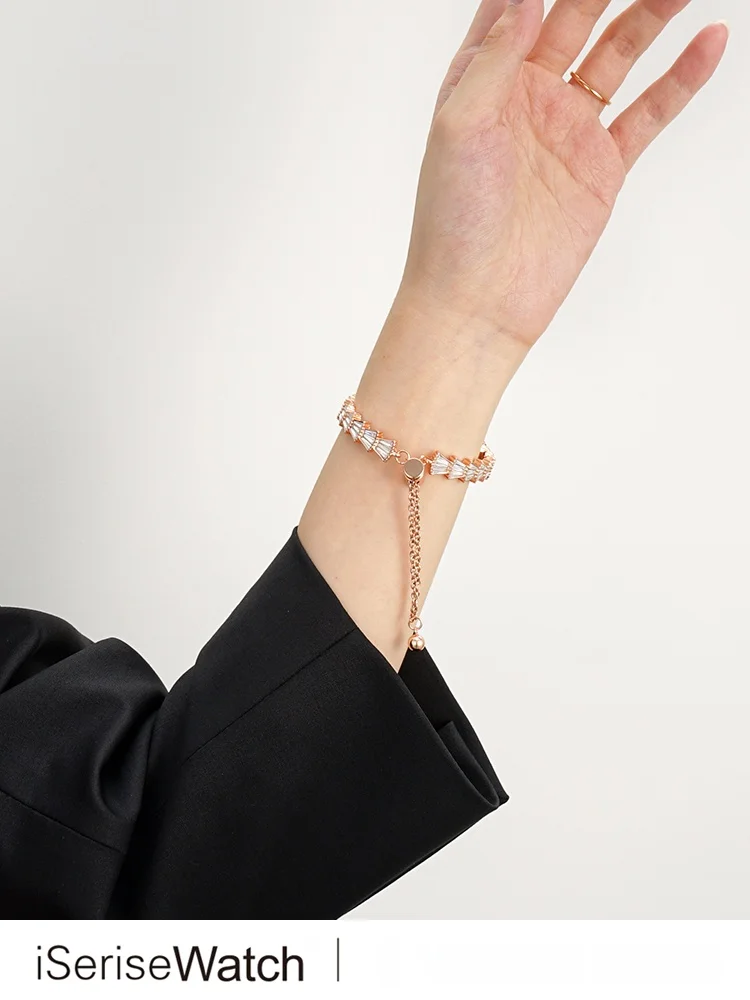 扇形デザインの金属製Apple Watchバンド：汗・蒸れ防止の実用性と使用シーン