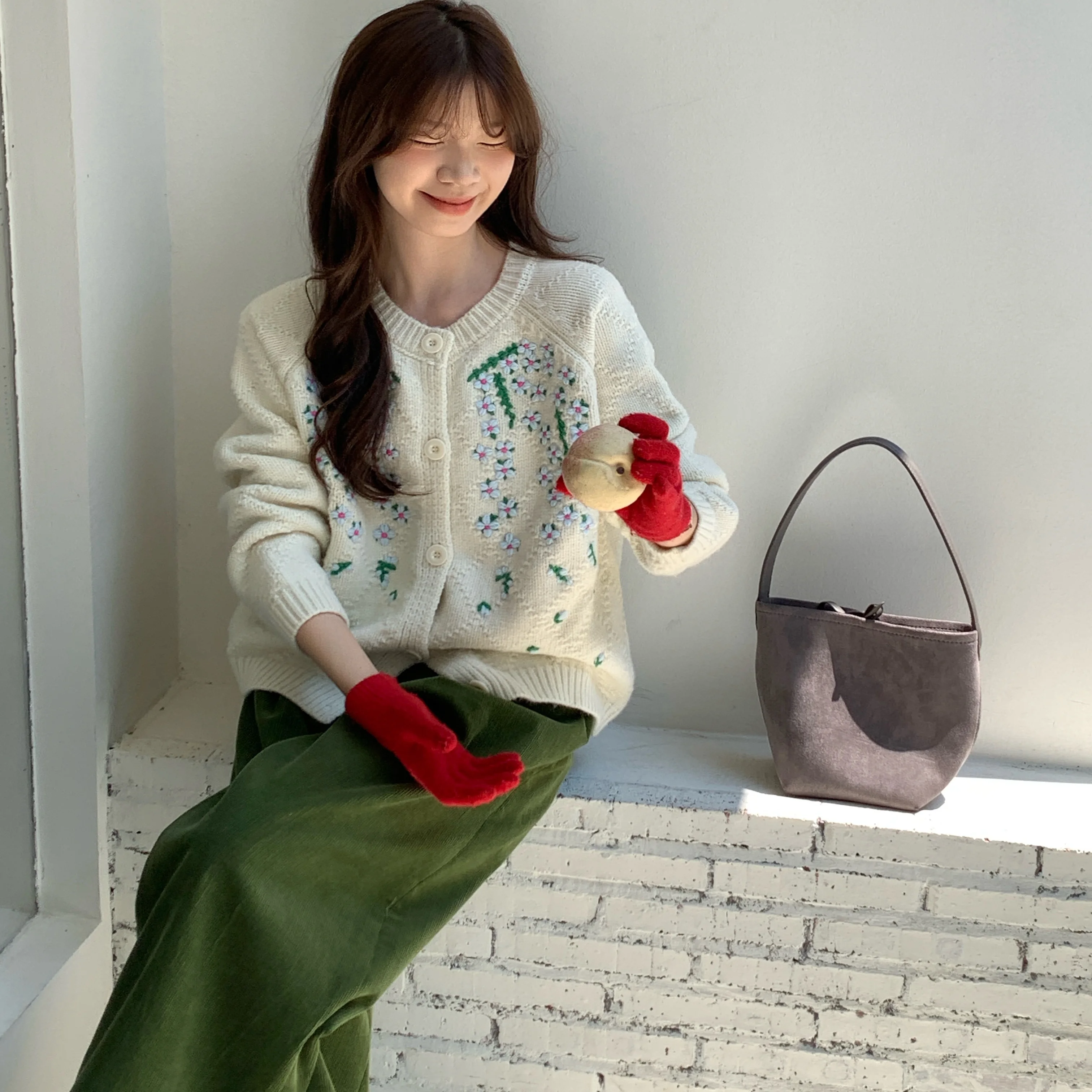 初秋の海棠花刺繍ニットカーディガン：韓系デザインの加厚スタイルが春物ニットとして最適な理由