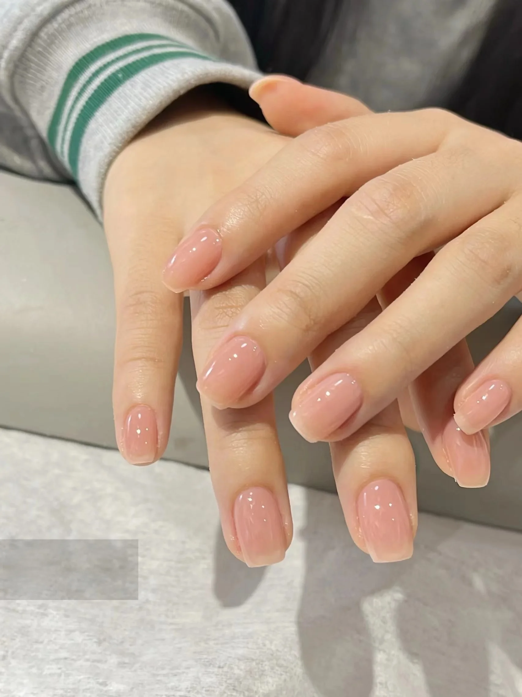 かっこいい おしゃれ 大人 フットネイル 夏 にぴったりなシンプルなヌードカラーは、本当に必要なの？