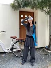 シンプルなデザインの深灰色プリーツスカート風パンツ【春用・フィット】（セットアップ対応）
