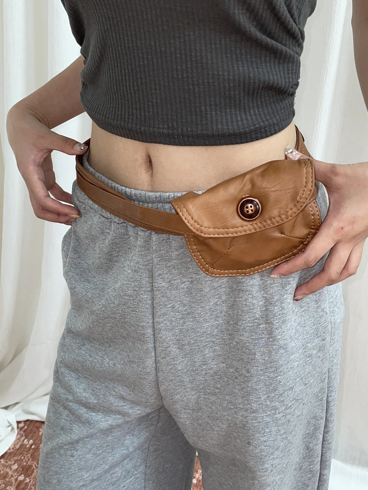 ピンク財布と小さな財布、どちらが日常にふさわしいの？